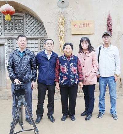 喜讯捎给总书记 延安插队时的"老房东"刘金莲:说梁