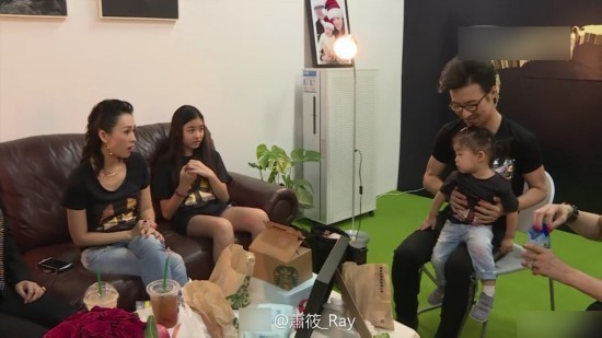 章子怡带刘嘉玲探班汪峰 小苹果和醒醒都在一