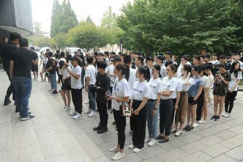 全班同学王俊凯最丑？女同学们颜值蛮高美丽养眼！
