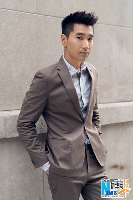 杨幂嫌弃赵又廷自拍技术 纽约看秀 白夜夫妇