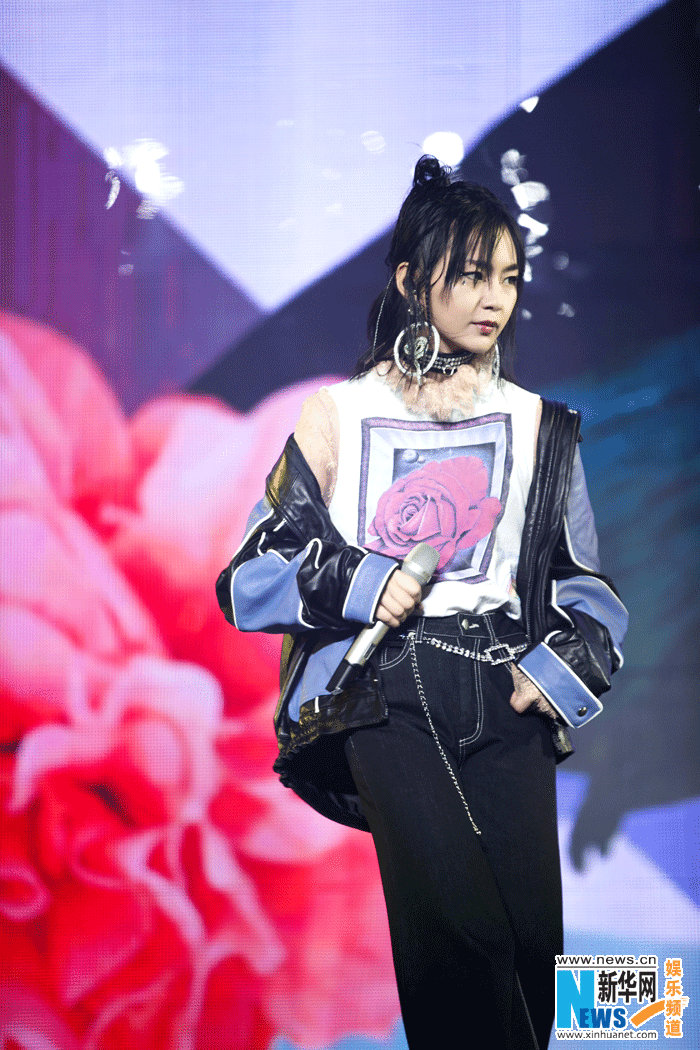 周笔畅全素颜入镜 私房照制作 坏女孩 MV