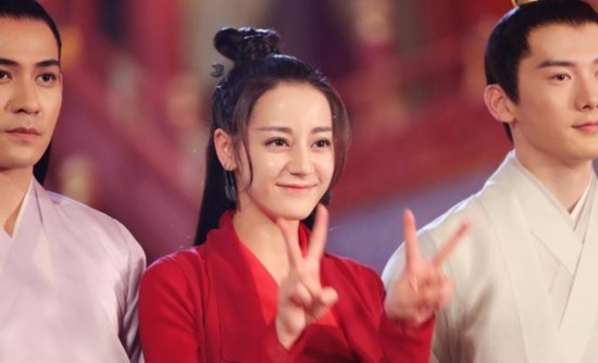 关晓彤迪丽热巴杨紫 90后小花旦在拍电视剧盘