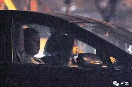 贾乃亮的前女友是王子文 而李小璐还发两人新