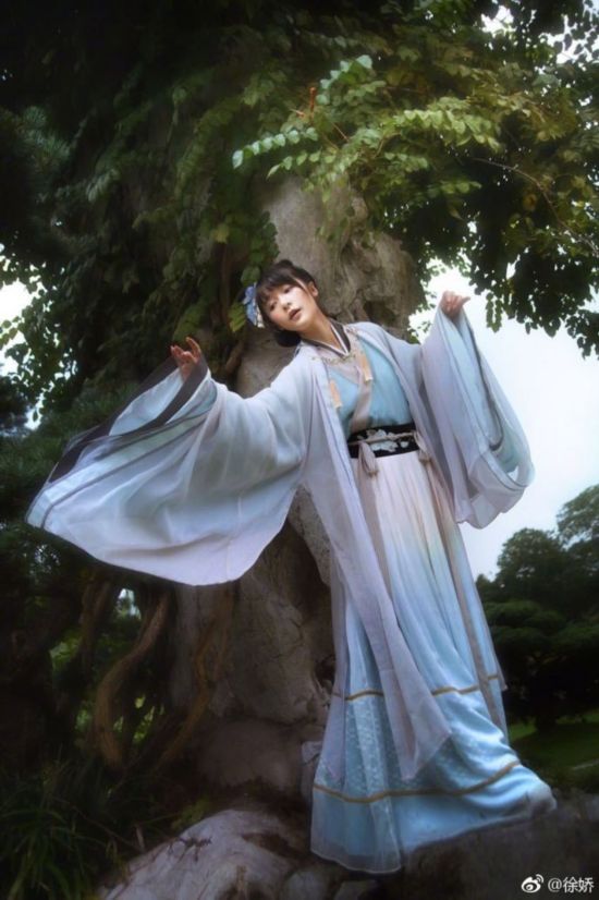 古风少女徐娇演绎汉服灵动美 意境如画有诗意