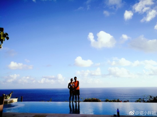 美丽动人!何姿大方晒孕照 自嘲已是大肚婆