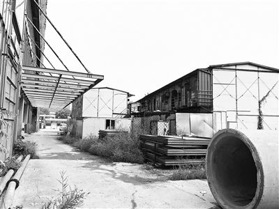 停工大楼被私自外租变 仓库