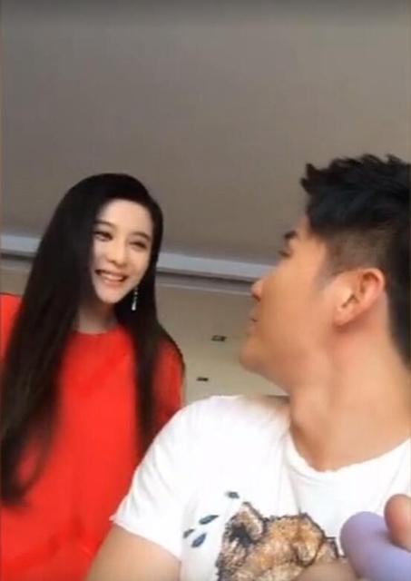 范冰冰李晨直播合唱打情骂俏 两人澄清还没怀孕