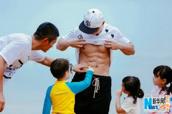 《爸爸去哪儿》小泡芙遇方言一脸懵 嗯哼摸刘