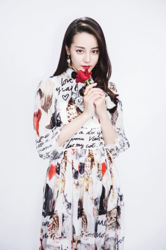 迪丽热巴即将启程时装周 首秀在即引期待