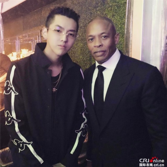 吴亦凡与著名说唱歌星Dr.Dre合影引猜测 这是