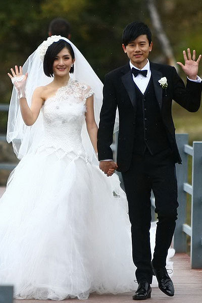 张杰宣布谢娜怀孕 张杰谢娜结婚6年升级当爸妈 张杰谢娜恩爱照盘点