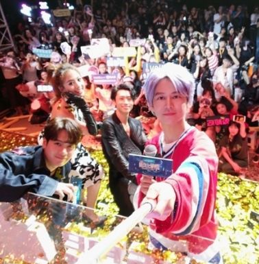 紫发何炅、脏辫白敬亭,《明星大侦探》怕不是