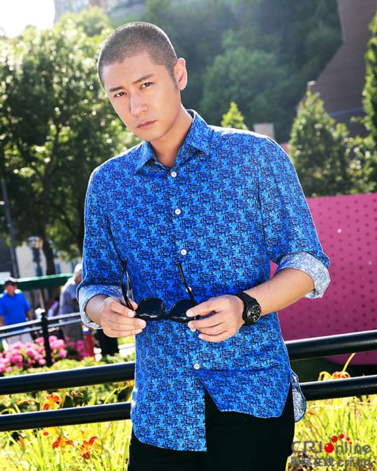 赵大人 任重国外大片曝光 禁欲风尽显熟男本色