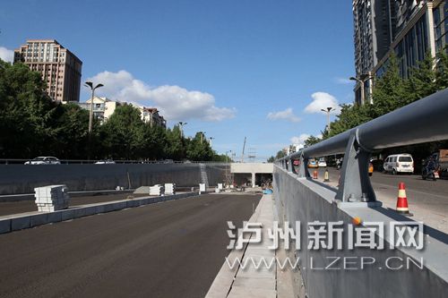 龙马大道下穿隧道主体工程已经结束,目前正在进行工程收尾 记者 李佑天羽 摄