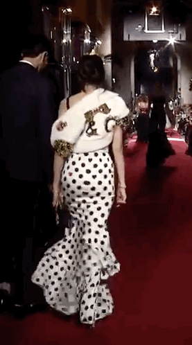 迪丽热巴T台失误,却误打误撞成了一个经典!