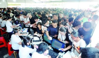 公铁空1天运送67万人出城 武汉三大火车站单