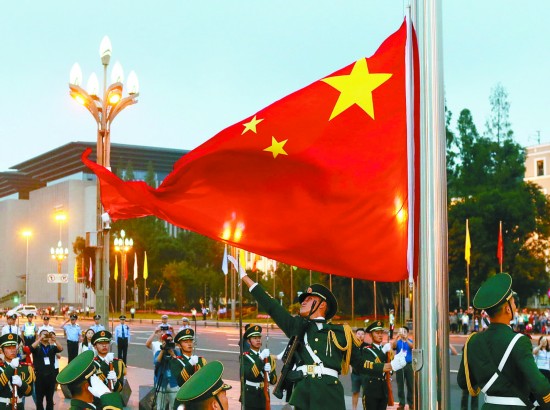 2017年国庆升旗仪式昨晨在天府广场举行