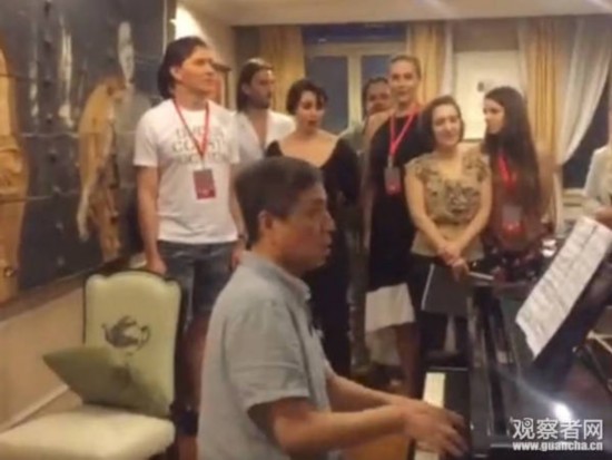 老外震撼合唱《我爱你中国》 作家六六:听哭了