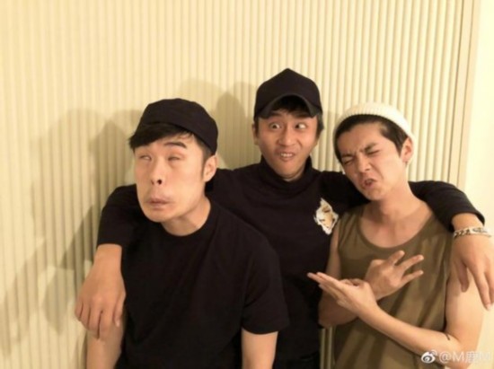 鹿晗晒与邓超陈赫搞怪合影 自称丑图三兄弟
