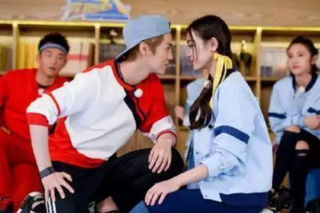 鹿晗关晓彤公布恋情 鹿晗迪丽热巴陆地CP粉梦