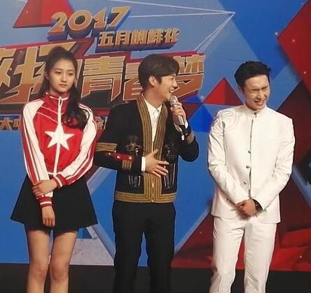 盘点鹿晗关晓彤亲密合照 《跑男》鹿晗关晓彤