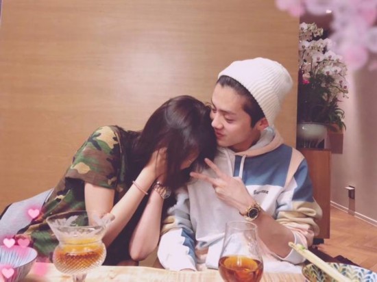 鹿晗关晓彤恋情引发微博瘫痪 程序员结婚当天