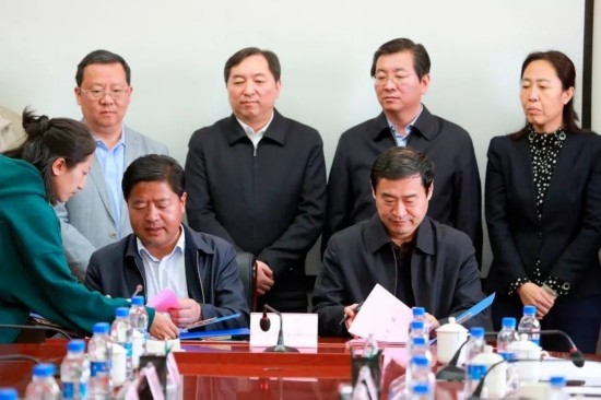 北京市通州区与拉萨市城关区签订携手奔小康行