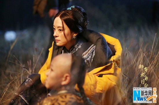 孙俪荒郊弹尤克丽丽 画风清奇引导演观摩