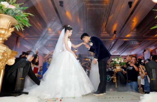苏炳添结婚同学林艳芳是初中文科相恋12年初中综合妻子图片