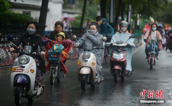 江苏迎大风降温天气 多地温度降到1字头
