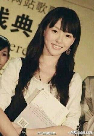 赵薇青涩学生照曝光撞脸Angelababy? 杨幂唐嫣