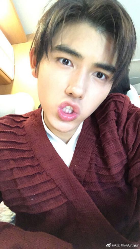 撞脸吴亦凡?陈凯歌17岁儿子晒素颜自拍六连击