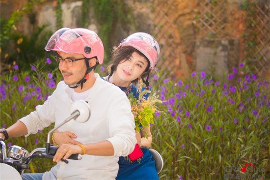 关之琳《我们来了》写真曝光 人比花娇温婉美