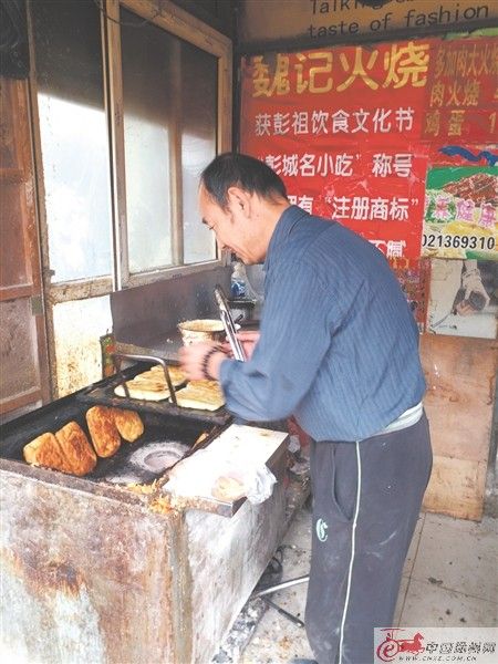 徐州一火烧店视频网上爆红 老板称年入百万引