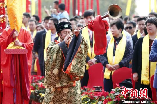 2017年度海峽兩岸“中華民族敬天祈福”活動採用古禮祭祀。　陳陽 攝