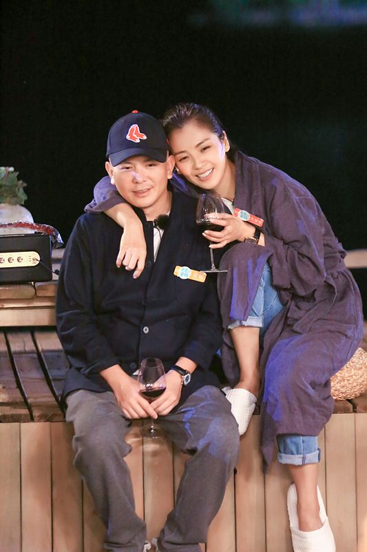 刘涛王珂开客栈回应卖水贵 呼吁节约成本享受