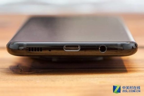 手机耳机插孔留还是不留?用户早就怒了