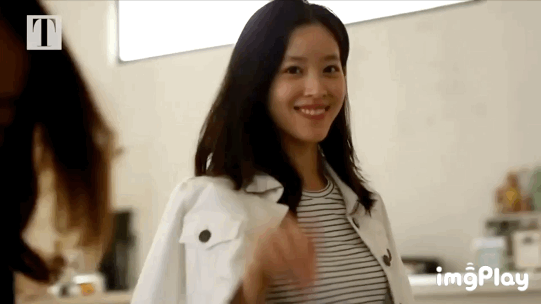 章泽天浓妆红唇登杂志封面,表现力十足有颜任性