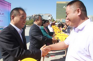 中国人民保险再为新疆捐赠33辆母亲健康快车