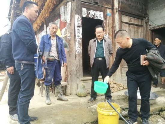 王继松县长赴蜂岩战区走访四类重点攻坚对象