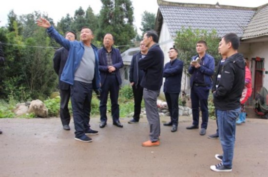 贵州省公路局副长粟周瑜到毕节大方县检查建制