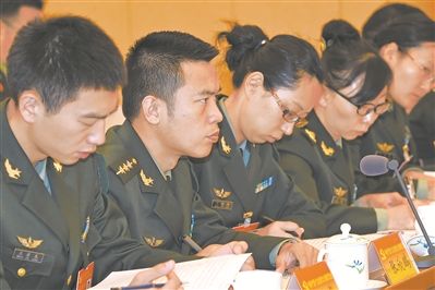 解放軍代表團和武警部隊代表團討論十九大報告綜述之七