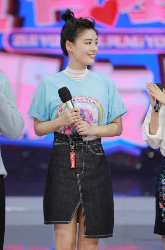 马思纯《快本》获姥姥姥爷送惊喜 感动泪洒现