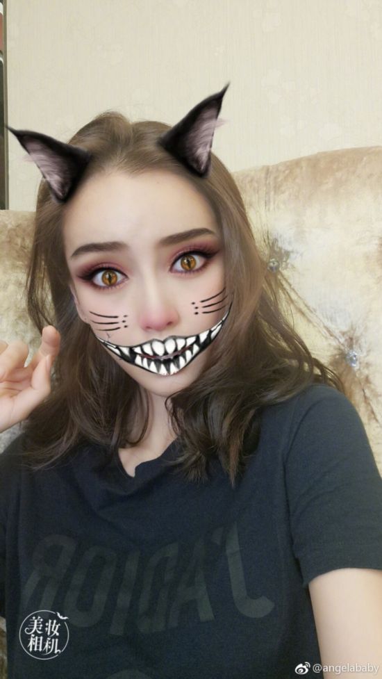 baby化身万圣节幽灵列车长 精致妆容依旧可爱