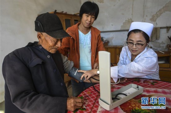 河北故城:签约家庭医生实现医疗上门服务