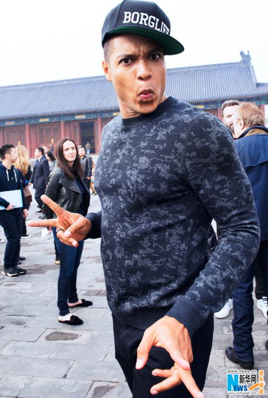 喊麦、游天坛 《正义联盟》中国行亮点频频