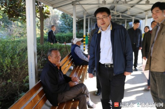 南京溧水四套班子领导分组开展老人节慰问活动