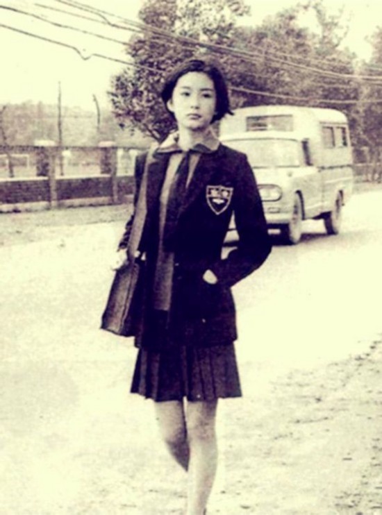 大S晒昔日与金城武合影长腿吸睛 谢娜袁泉范冰