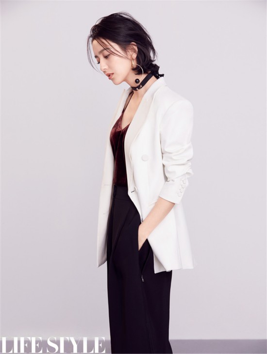 佟丽娅轻装上阵 优雅诠释自信女人洒脱魅力(图