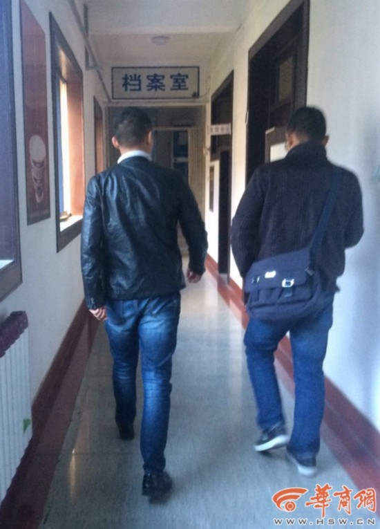 男子给公司上报税票不成 一查名下竟多两公司